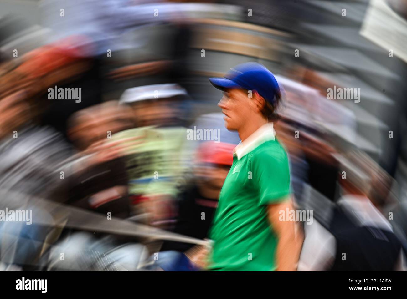 Parigi, Francia. 6 giugno 2025. Roland Garros 2025: Semifinale singolare maschile Jannik Sinner (ITA) affronta Novak Jokovic (SRB) sul campo di Philippe Chatrier durante il torneo del grande Slam, a Parigi, il 6 giugno 2025, allo stadio Roland-Garros, - 06/06/2025 - Francia/Ile-de-France (regione)/Parigi - Julien Mattia/le Pictorium Credit: Le PICTORIUM/Alamy Live News Foto Stock
