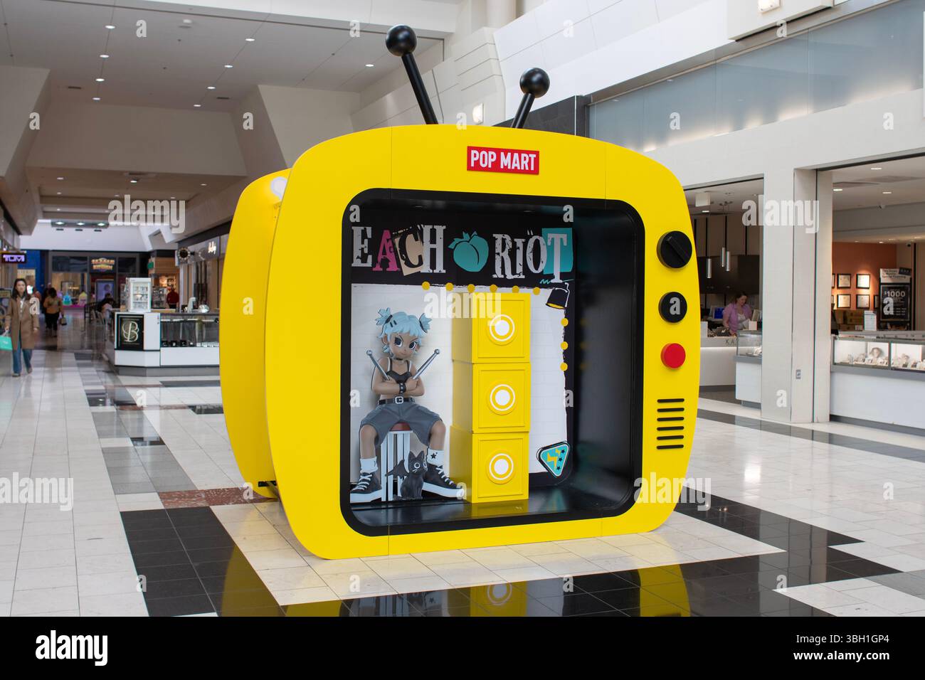 Un negozio di robo POP MART presso il centro commerciale Washington Square a Tigard, Oregon. POP MART è un'azienda cinese di giocattoli. Foto Stock