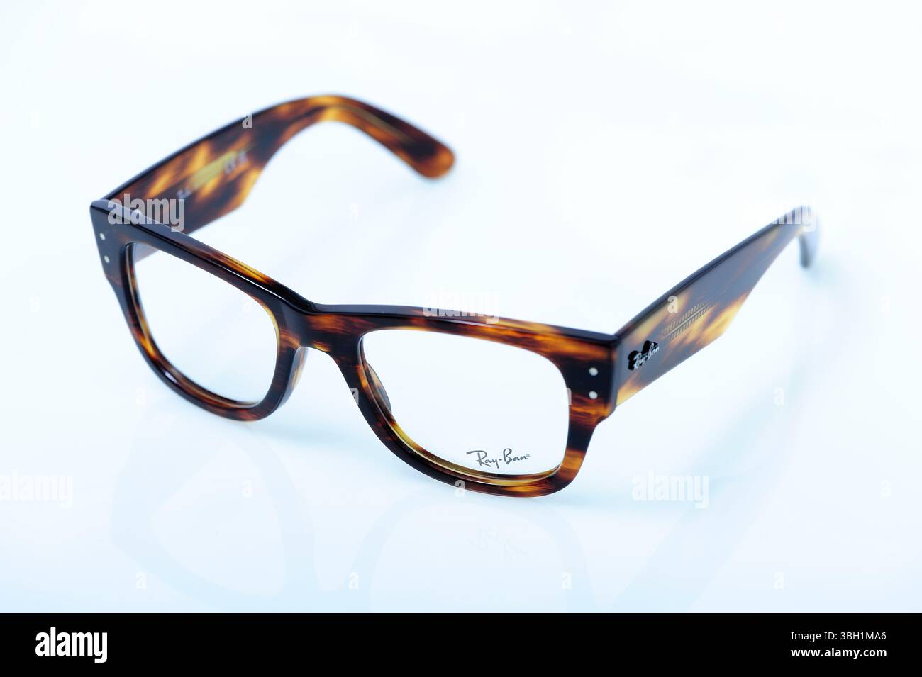 Ray Ban, la bellezza è bellezza, bellezza, classico, bello, abbigliamento, abbigliamento, accessori, accessori, aggiunta, foto Kazimierz Jurewicz, accessori, classico Foto Stock