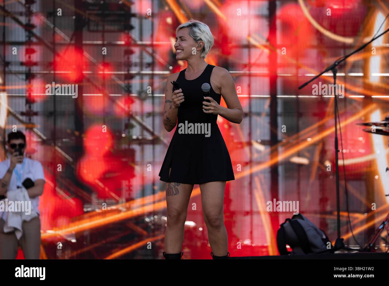 Napoli, Italia. 31 maggio 2025. Serena Brancale esegue il soundcheck per il KISS WAY Tour 2025 in Piazza del Plebiscito. Kiss Kiss Way è il tour radio Kiss Kiss che porta la musica più bella dell'estate nelle principali piazze d'Italia. Credito: SOPA Images Limited/Alamy Live News Foto Stock