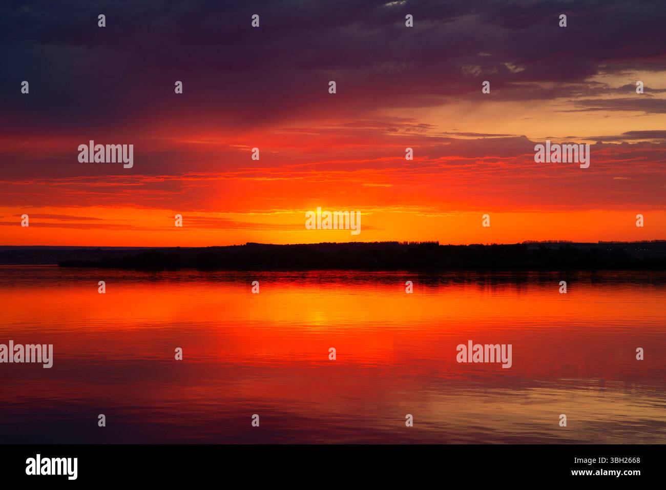 Tramonto sul lago Umatilla, Irrigon Marina Park, Irrigon, Oregon Foto Stock