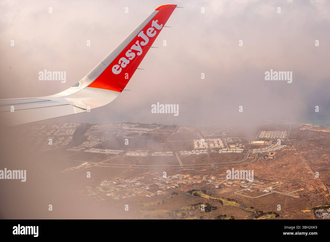 LANZAROTE, SPAGNA - 6 GIUGNO 2025: Decollo degli aerei easyJet dall'aeroporto di Lanzarote. Compagnia aerea britannica low cost. Foto Stock
