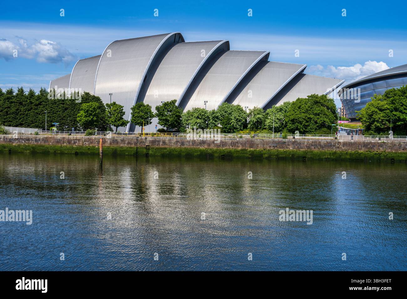 SEC Armadillo e OVO Hydro, parte dello Scottish Event Campus, sul fiume Clyde a Glasgow, Scozia, Regno Unito Foto Stock