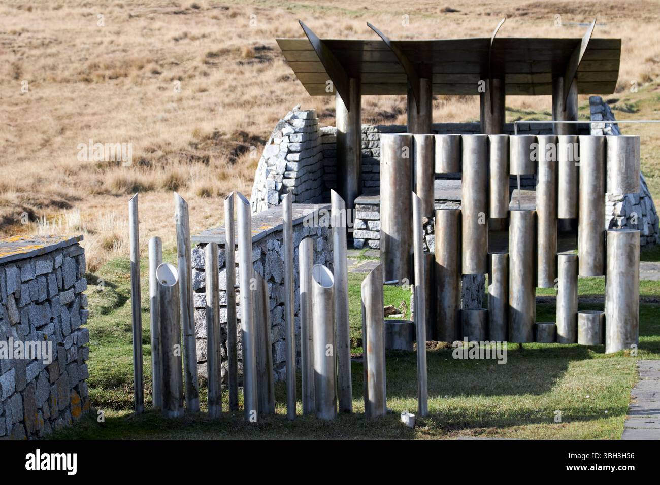 una casa per i bambini della scultura di lir parte dello spirito di place nord mayo sculture trail un bhinn bhui benwee capo contea mayo repubblica di irel Foto Stock