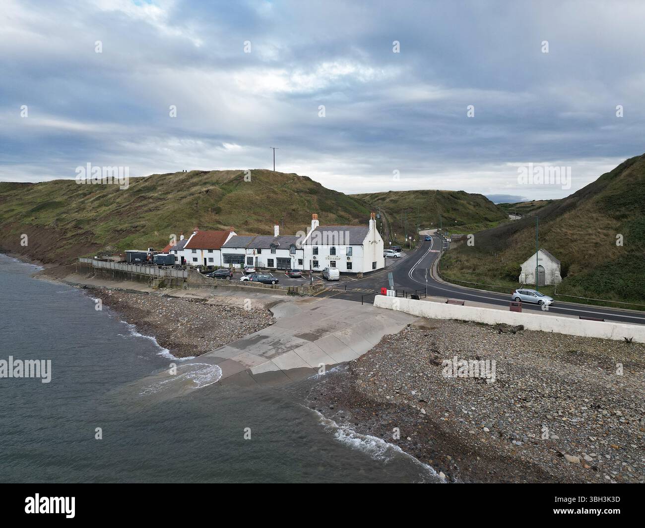 Vista aerea della nave Inn, casa pubblica, Saltburn by the Sea, località balneare britannica, North Yorkshire Foto Stock