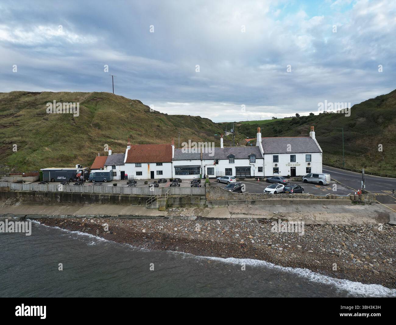 Vista aerea della nave Inn, casa pubblica, Saltburn by the Sea, località balneare britannica, North Yorkshire Foto Stock