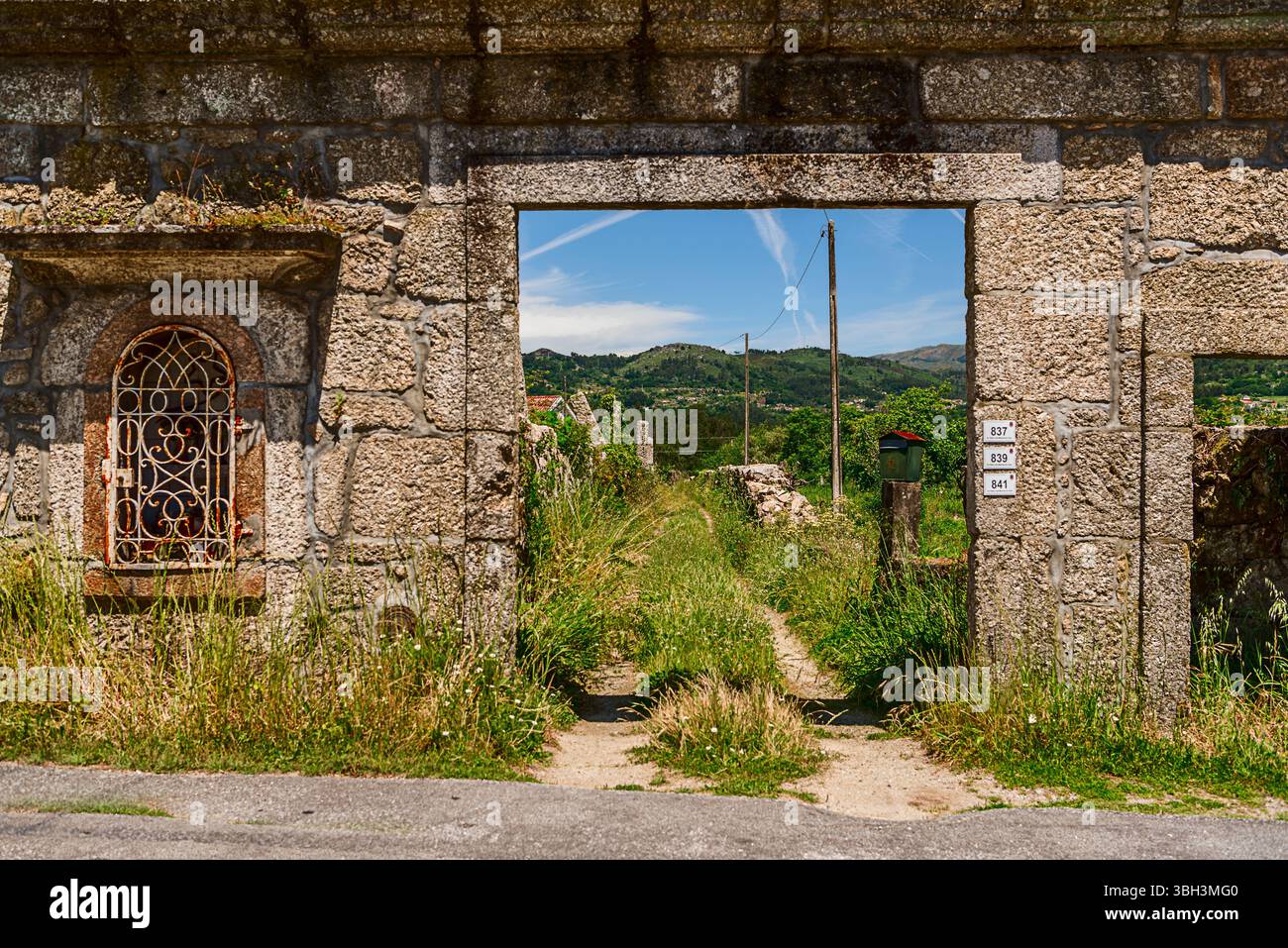 Valle del Douro, Portogallo 19 maggio 2022: Una regione affascinante che circonda il fiume Douro mentre si snoda attraverso il nord del Portogallo attraverso vigneti e villaggi. Foto Stock