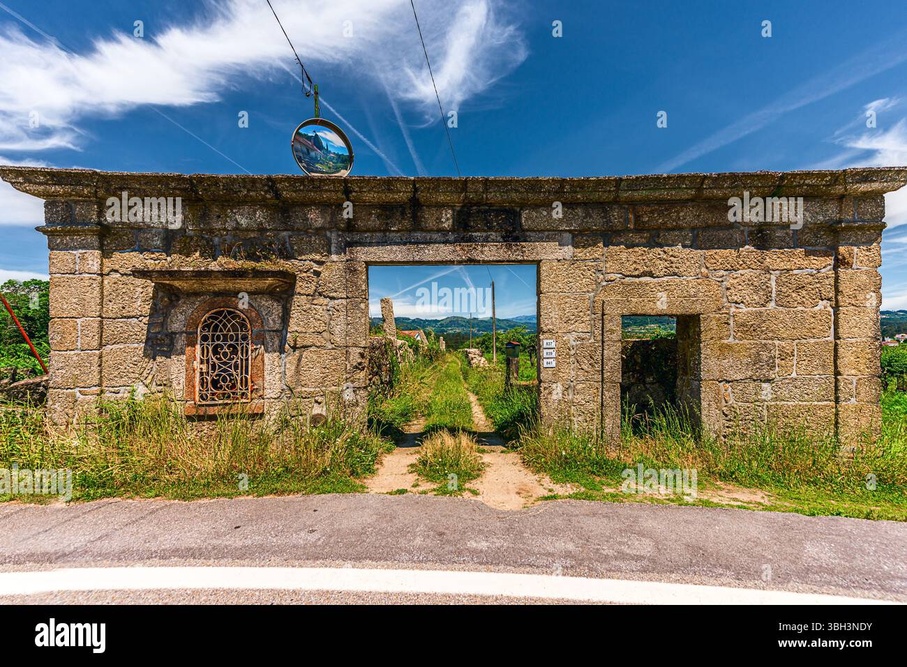Valle del Douro, Portogallo 19 maggio 2022: Una regione affascinante che circonda il fiume Douro mentre si snoda attraverso il nord del Portogallo attraverso vigneti e villaggi. Foto Stock