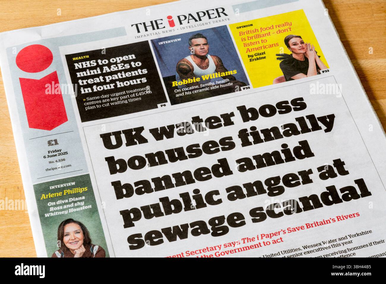 6 giugno 2026. Il titolo in prima pagina dell'i Paper legge che i bonus dei boss dell'acqua del Regno Unito sono finalmente vietati in mezzo alla rabbia pubblica per lo scandalo delle acque reflue. Foto Stock