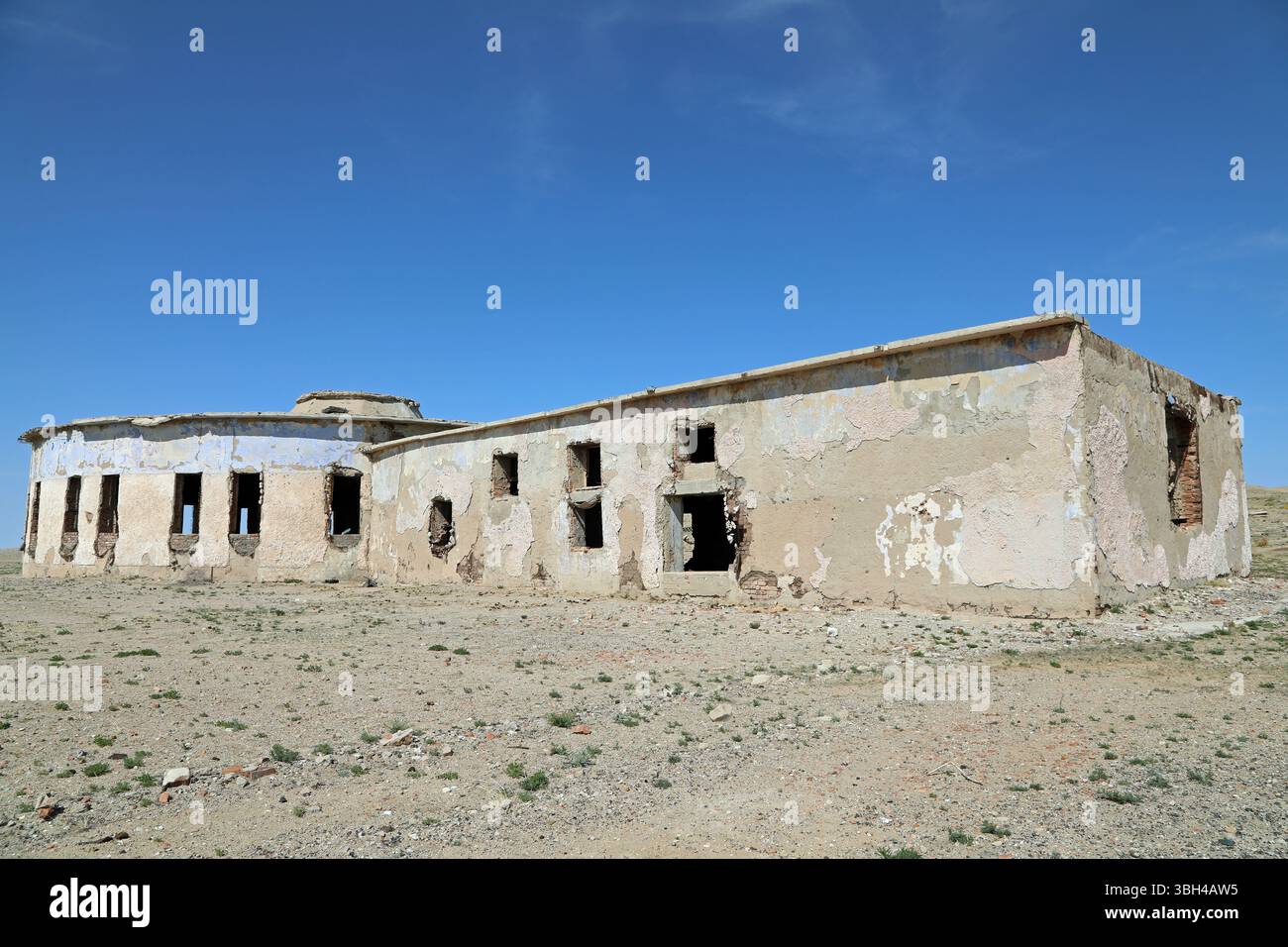 Resti di una stazione radar sovietica nel deserto del Gobi in Mongolia vicino al confine cinese Foto Stock