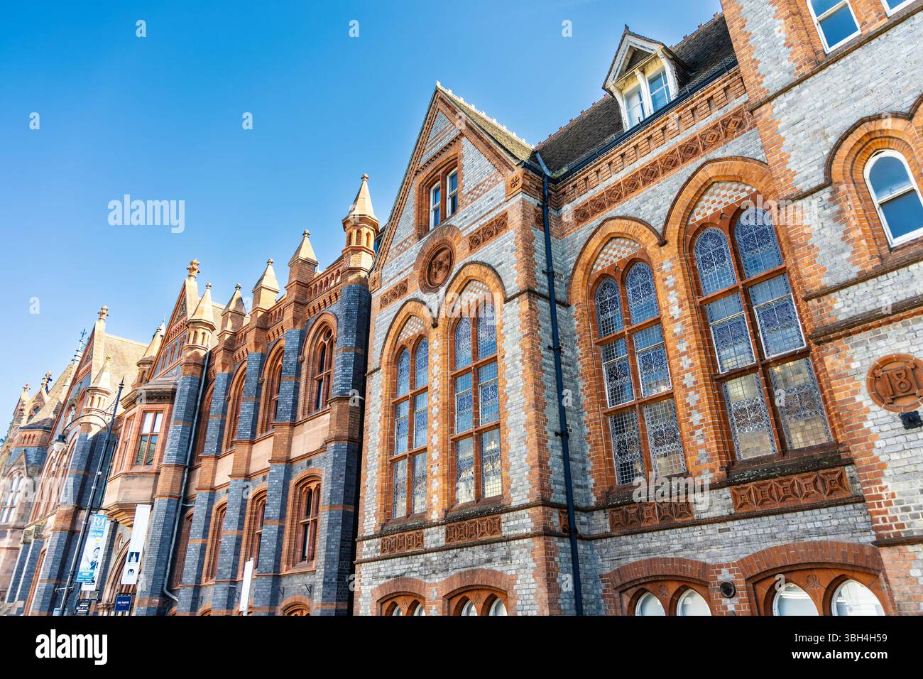 Facciata dell'edificio del municipio di Reading del XIX secolo che ospita il Reading Museum, Reading, Berkshire, Inghilterra Foto Stock