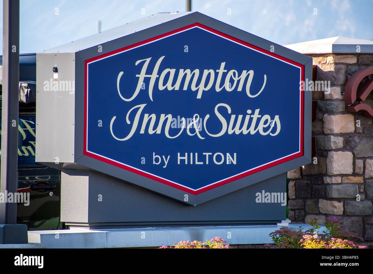 SPANISH FORK, UTAH, USA - 8 GIUGNO 2025: Vista esterna di un Hampton Inn. Hampton Inn e' una catena di hotel americani con marchio Hilton Worldwide. Foto Stock