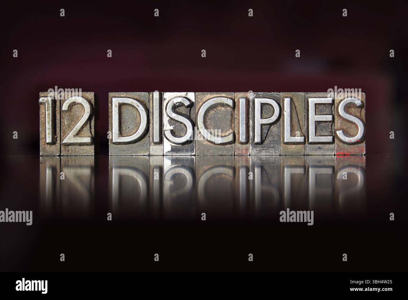 Le parole dodici discepoli scritto in vintage tipo di stampa in rilievo Foto Stock