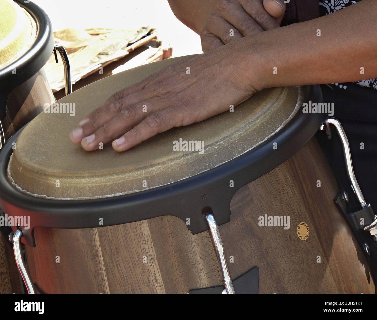 Hand suona percussioni latinoamericane Foto Stock