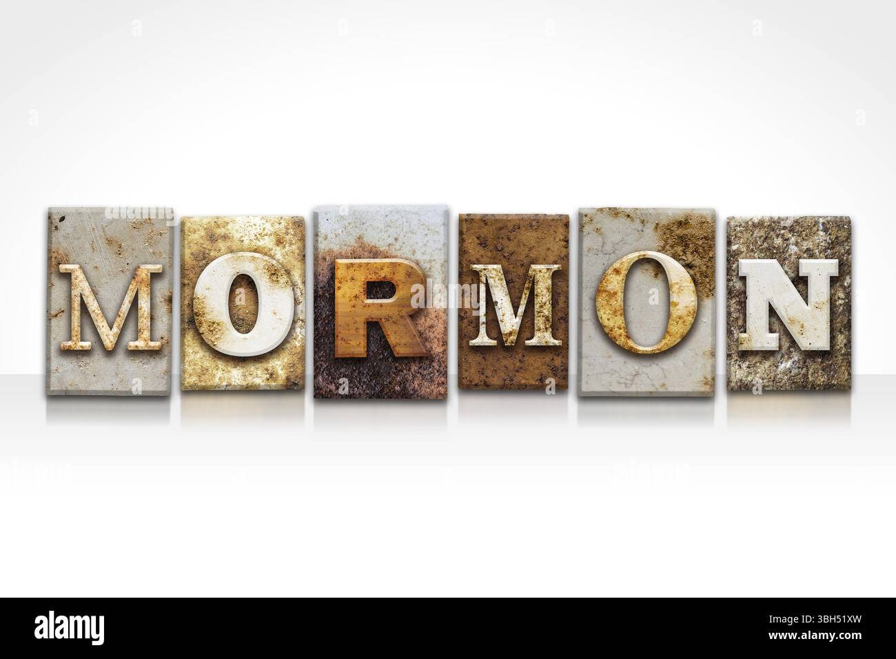 La parola MORMON scritta in metallo arrugginito tipo letterpress isolato su sfondo bianco Foto Stock