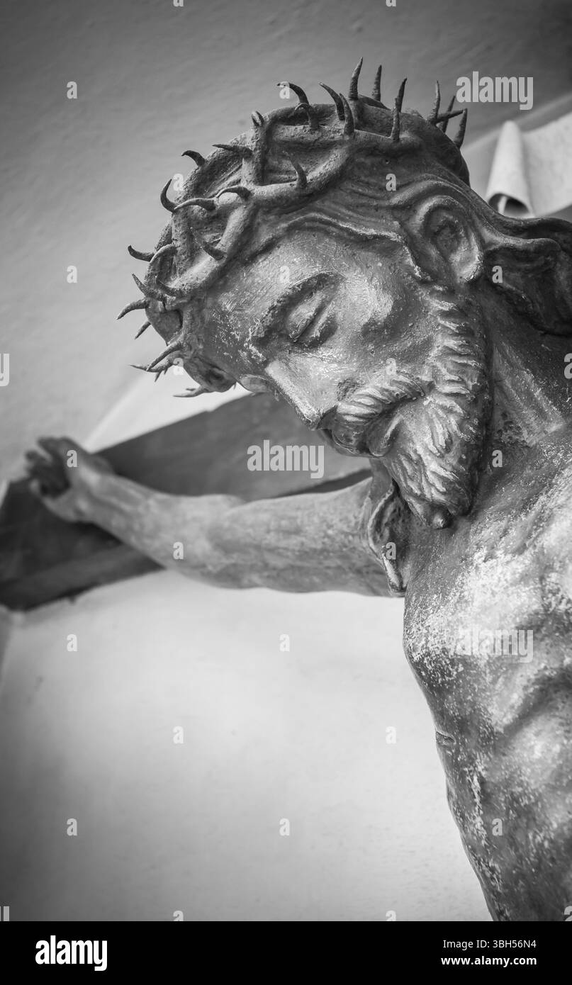 La sofferenza di Gesù Cristo. Dettagli della statua di bronzo Foto Stock