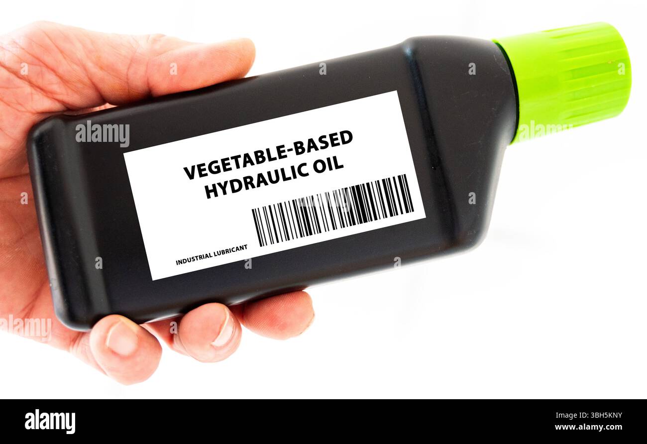 Olio idraulico a base vegetale. Olio idraulico biodegradabile realizzato con oli vegetali, utilizzato in aree sensibili all'ambiente. Foto Stock