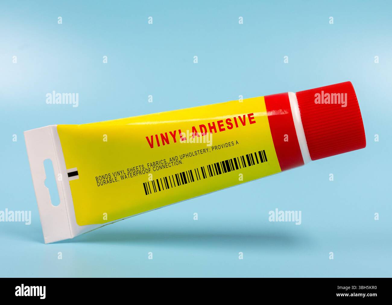 Adesivo vinilico. Adesivo per materiali vinilici. Incolla fogli, tessuti e tappezzeria in vinile; fornisce un collegamento resistente e impermeabile. Foto Stock