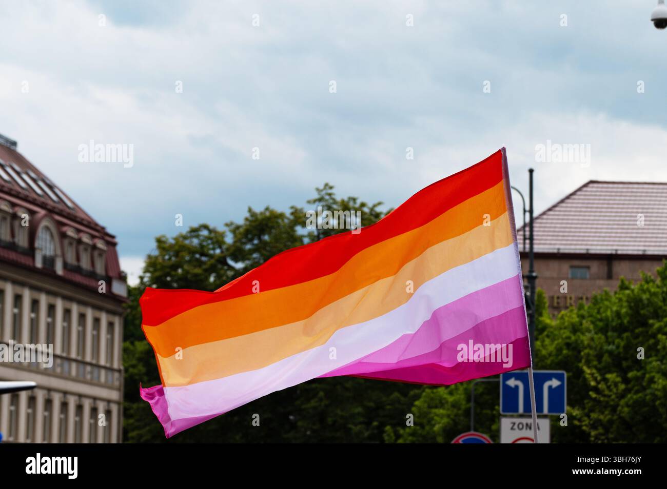 LGBTQ Pride Flags and Symbols alla Equality Parade in Europa. Vilnius 20 Foto Stock