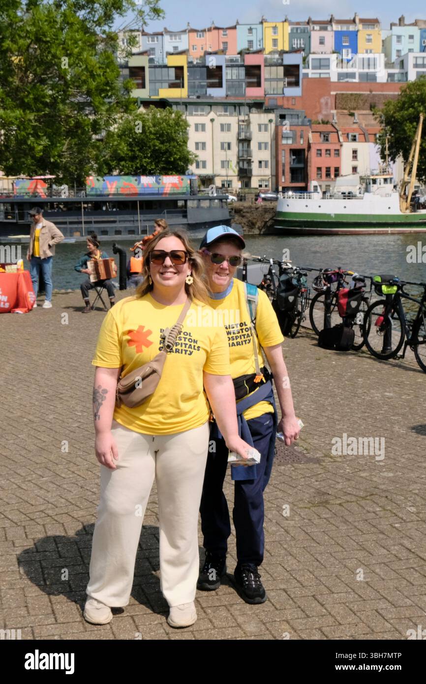 Bristol, UK. 8th June, 2025. Participants in the Big Bristol Walk, an NHS charity walk around Bristol Harbour.  The 10km walk around Bristol Harbour is organised by the Bristol and Weston Hospital Charity who make a difference for ten hospitals in the Bristol and Weston area. Credit: JMF News/Alamy Live News Foto Stock
