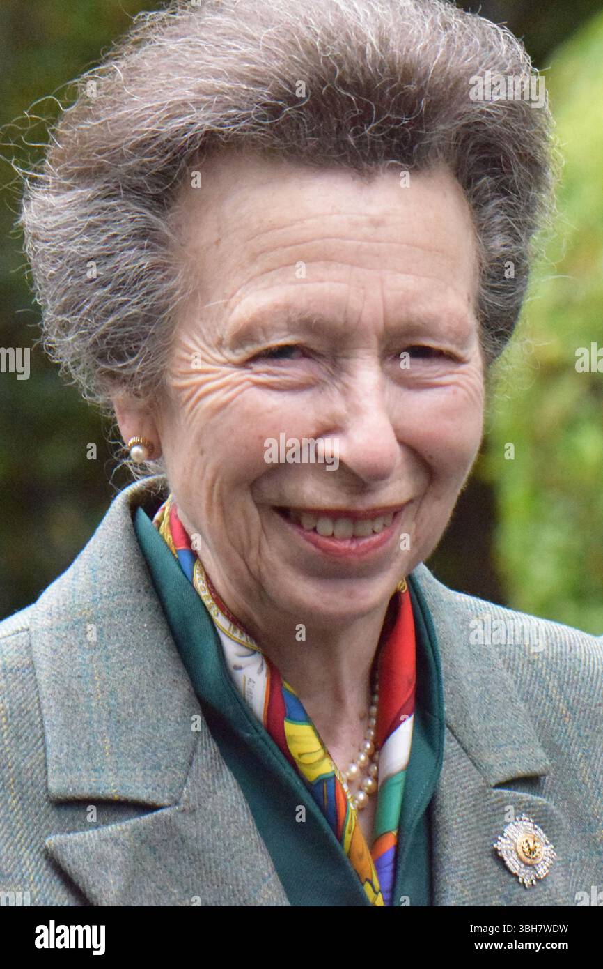 Edimburgo, Scozia, Regno Unito. 7 giugno 2025. Sua altezza reale la Principessa reale assiste all'inaugurazione di una targa a sua madre, la Regina Elisabetta II, al Royal Scots Memorial, Princes Street Gardens, Edimburgo. Crediti: James Taylor/Alamy Live News Foto Stock