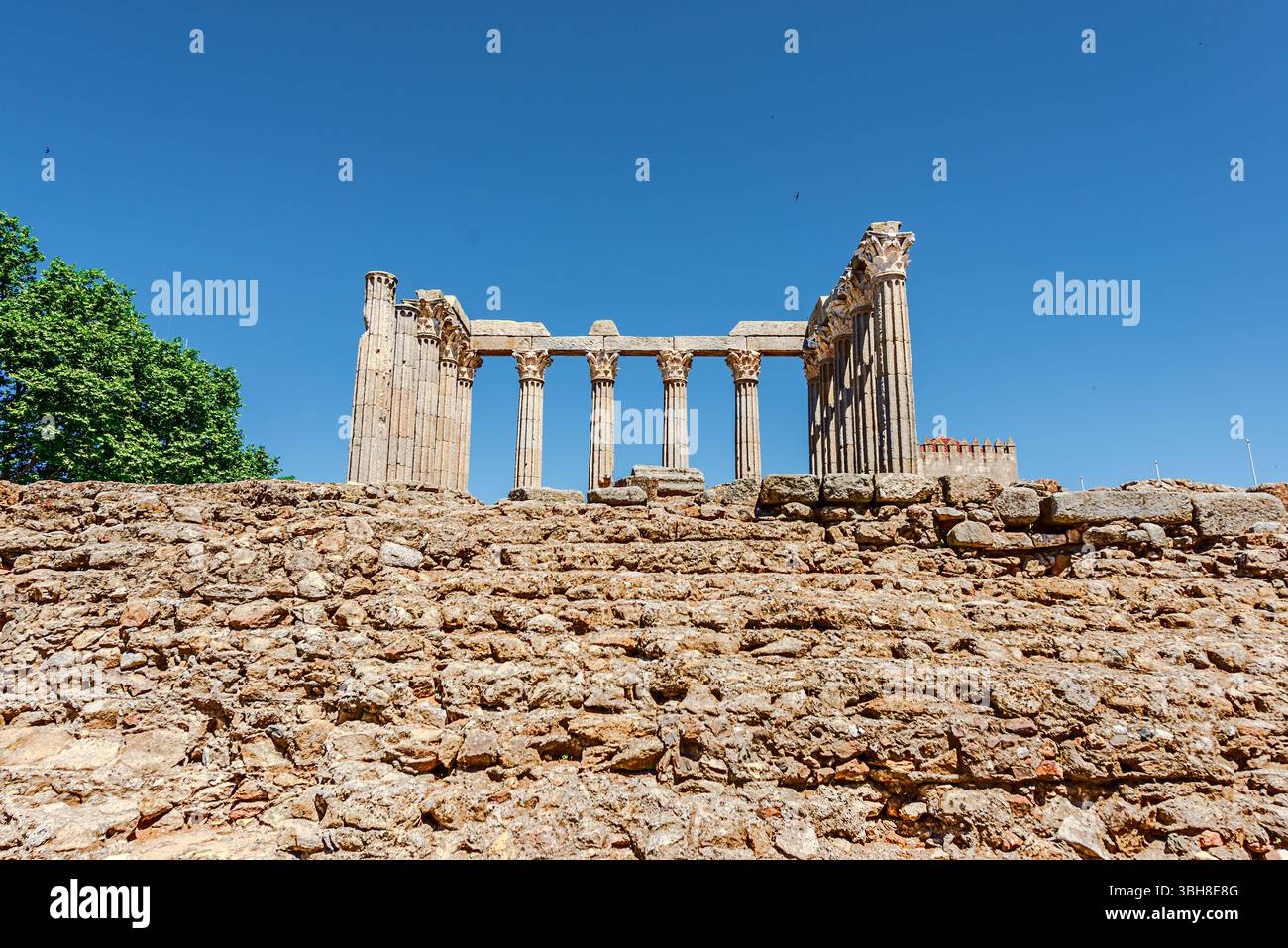Evora, Portogallo, 26 maggio 2022: Il centro storico di Évora è ben conservato e mostra influenze romane, moresche e medievali. Foto Stock
