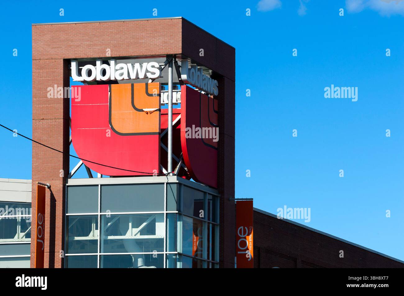 Loblaws est une chaine de magasins basee au Canada. | Loblaws è un grande rivenditore di generi alimentari, alimentari e articoli generici in Canada con oltre 1400 supermar Foto Stock