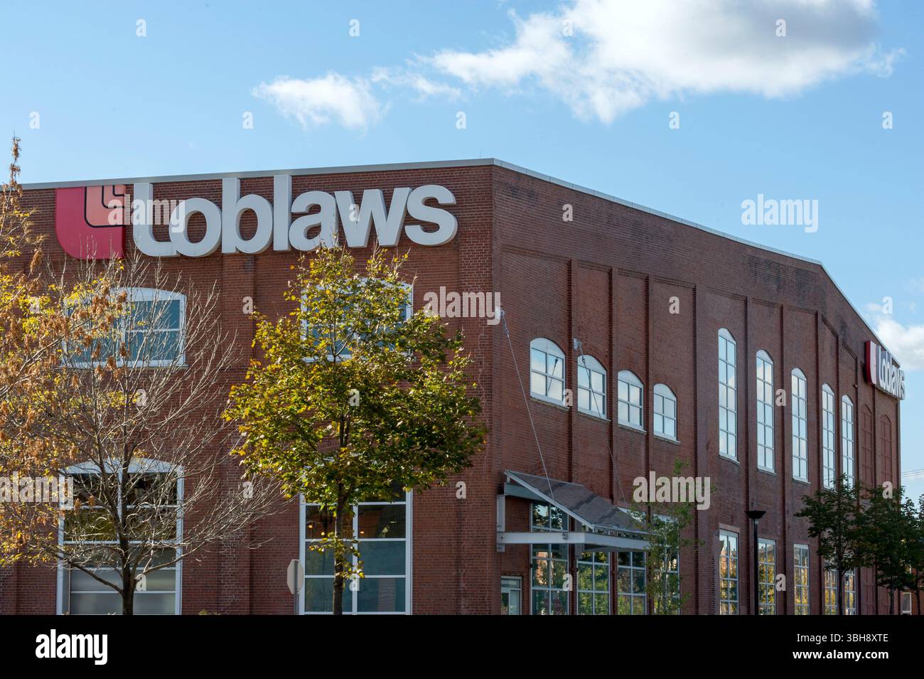 Loblaws est une chaine de magasins basee au Canada. | Loblaws è un grande rivenditore di generi alimentari, alimentari e articoli generici in Canada con oltre 1400 supermar Foto Stock
