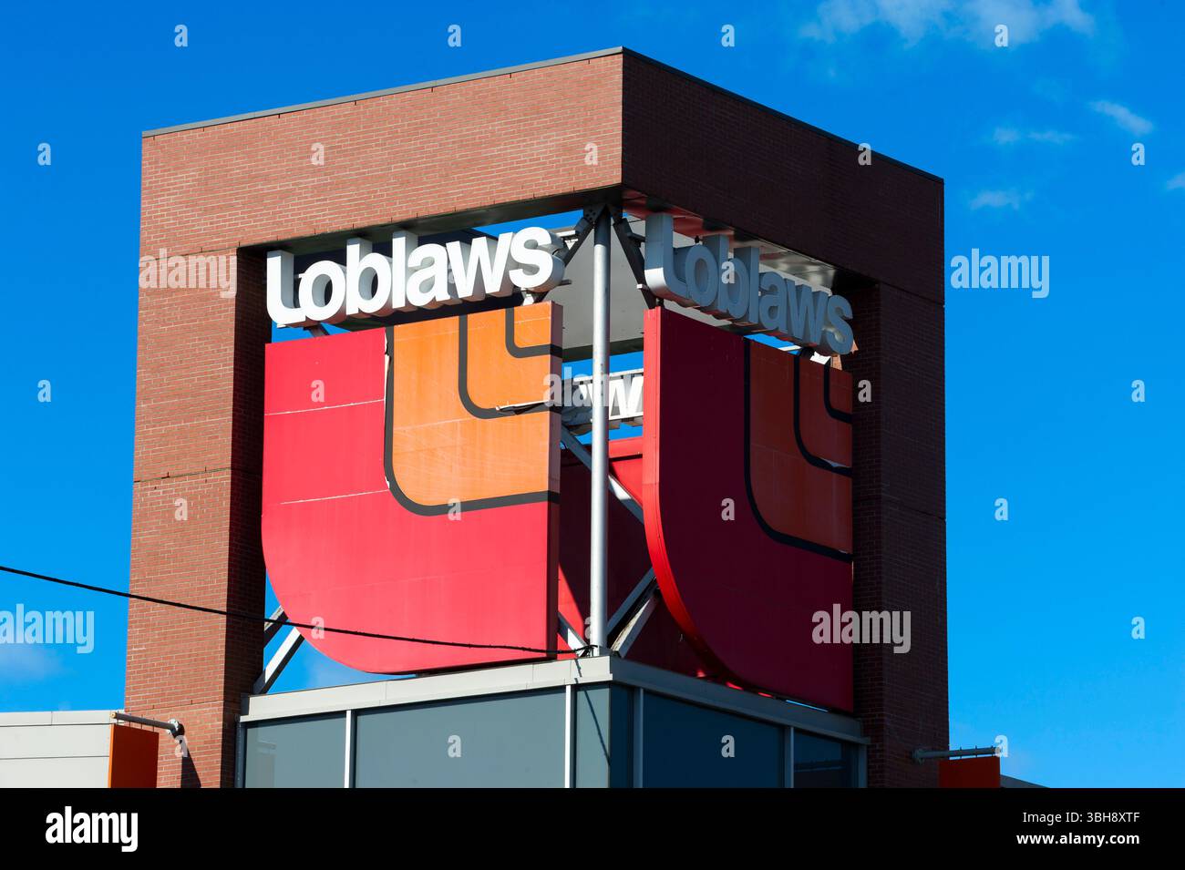 Loblaws est une chaine de magasins basee au Canada. | Loblaws è un grande rivenditore di generi alimentari, alimentari e articoli generici in Canada con oltre 1400 supermar Foto Stock