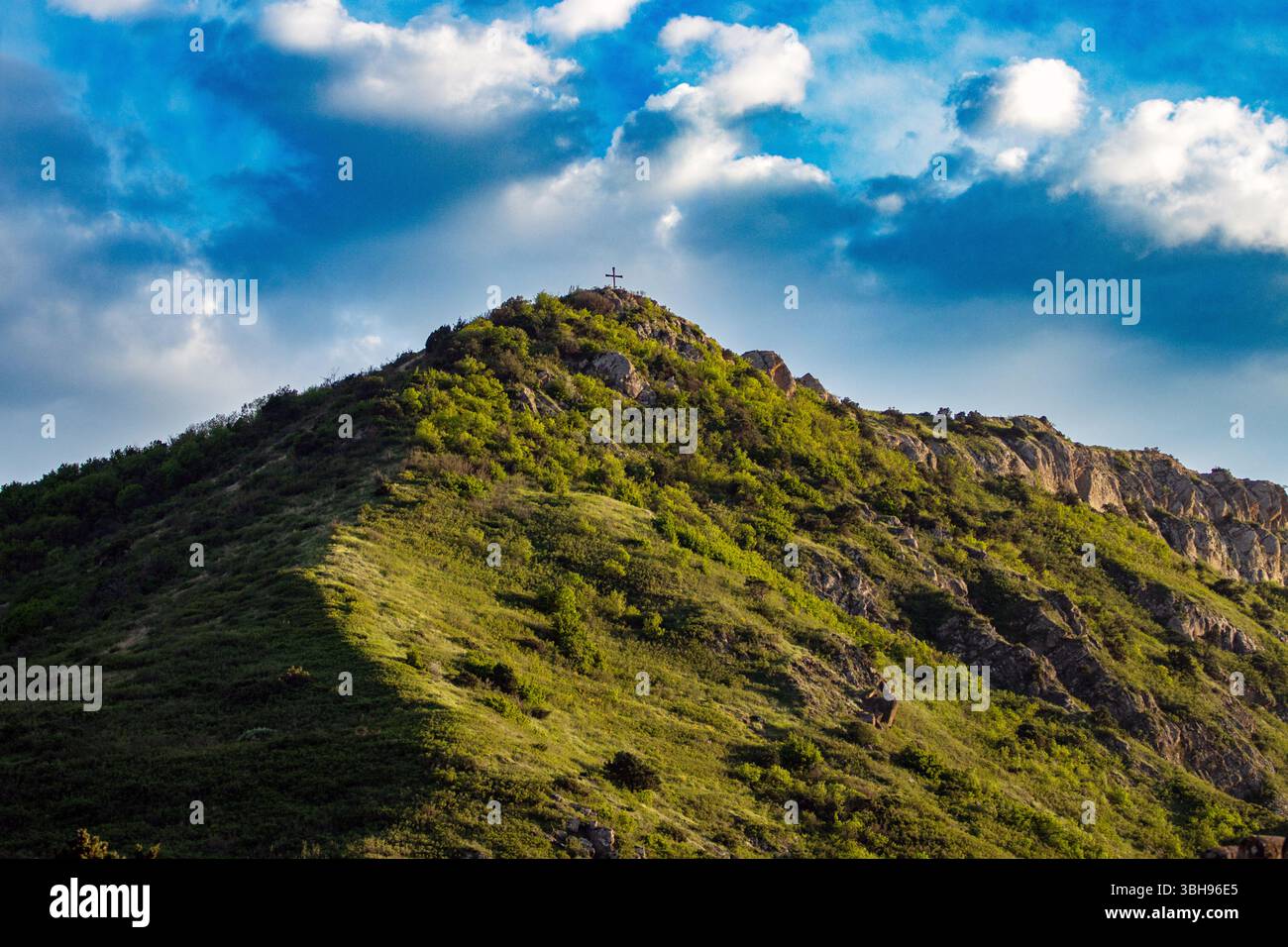 Attraversa Hilltop sopra Mtskheta, Georgia Foto Stock