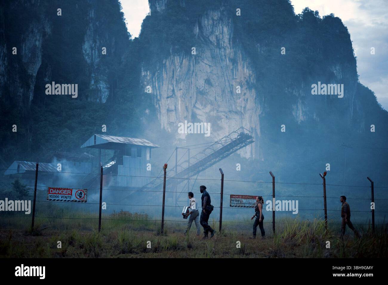 Jurassic World Rebirth è un film di fantascienza statunitense diretto da Gareth Edwards e scritto da David Koepp. È un sequel autonomo di Jurassic World Dominion (2022), il quarto film di Jurassic World e il settimo capitolo complessivo della serie Jurassic Park. Foto Stock