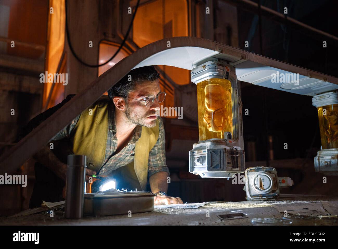 Jurassic World Rebirth è un film di fantascienza statunitense diretto da Gareth Edwards e scritto da David Koepp. È un sequel autonomo di Jurassic World Dominion (2022), il quarto film di Jurassic World e il settimo capitolo complessivo della serie Jurassic Park. Foto Stock