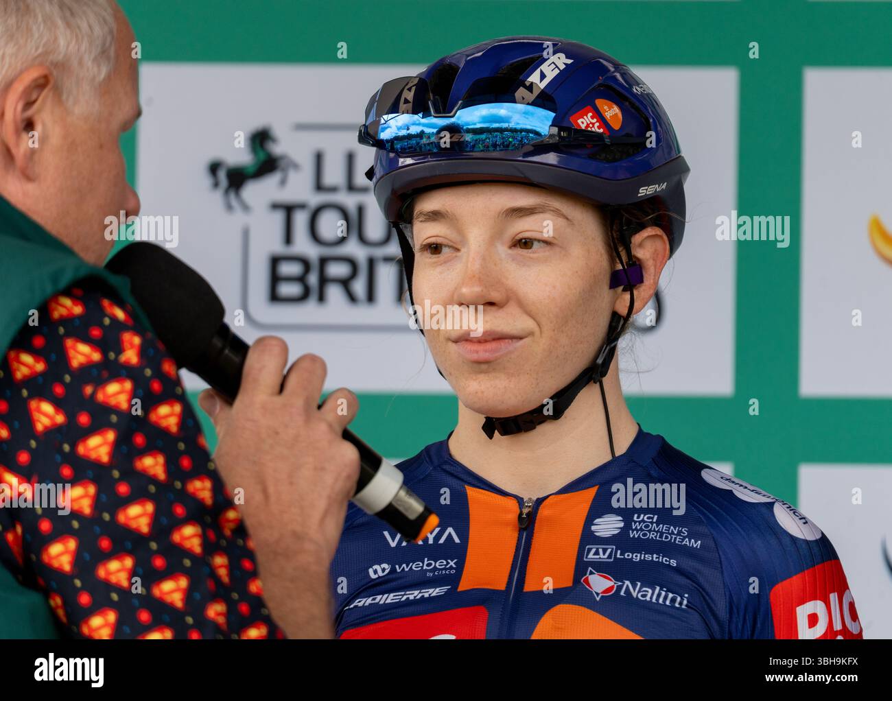 Glasgow, Scozia, Regno Unito. 8 giugno 2025. Lorena Wiebes vince la tappa finale del Woman's Tour of Britain. Nella GC Ally Wollaston di FDJ Suez si posiziona al primo posto con Cat Ferguson di Movistar al secondo posto e Karlijn Swinkels degli Emirati Arabi Uniti al terzo. Crediti: Richard Gass/Alamy Live News Foto Stock