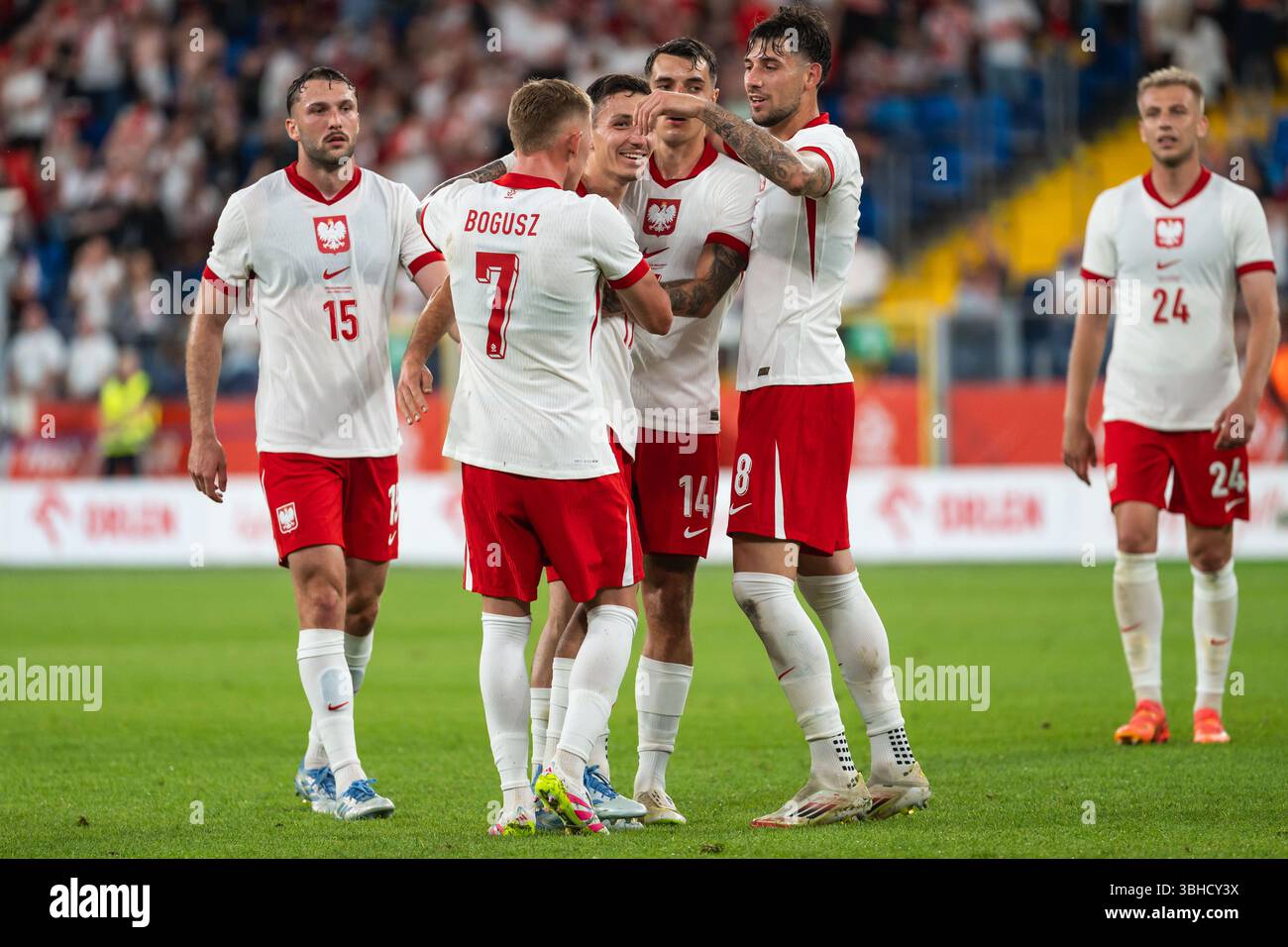 CHORZOW, POLONIA - 6 GIUGNO 2025: Amichevole Polonia - Moldavia. Gioia dopo aver segnato il gol Bartosz Slisz (M) Mateusz Bogusz (7) Jakub Kiwior (14) Jakub Foto Stock