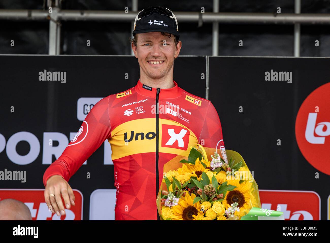Anversa, Belgio. 9 giugno 2025. Il danese Rasmus Bogh Wallin di uno-X Mobility nella foto sul podio dopo l'Anversa Port Epic, gara ciclistica maschile di un giorno, 182 km ad Anversa e dintorni, seconda gara (2/8) nella lotto Belgium Cup, domenica 08 giugno 2025. BELGA FOTO DAVID PINTENS credito: Belga News Agency/Alamy Live News Foto Stock