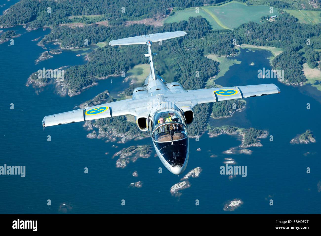 Il Saab SK 60B (Reg. Se-DXG) con codice militare 5-140 funge da addestratore per l'aeronautica militare svedese. Con la configurazione a due posti, consente un addestramento efficace dei nuovi piloti sia per le abilità di volo primarie che per la preparazione al combattimento. Foto Stock