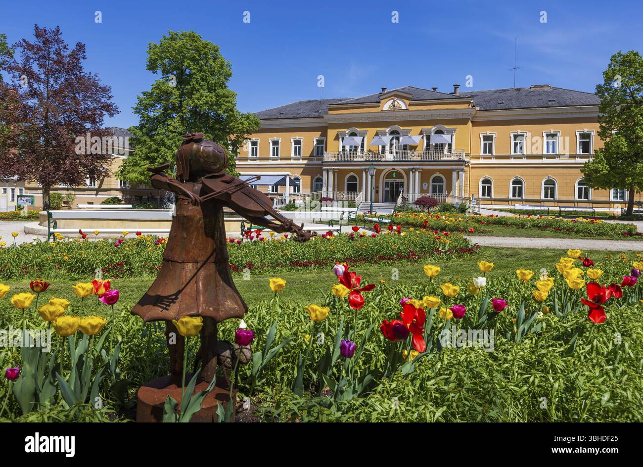 Giardini termali con vecchia casa termale, città termale, Bad Hall, Traunviertel, alta Austria, Austria, Europa Foto Stock