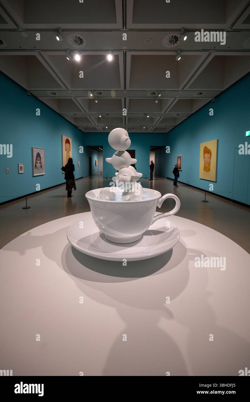 Londra, Regno Unito, 9 giugno 2025, la mostra Yoshitomo Nara alla Hayward Gallery apre il 10 giugno 2025. È la prima grande mostra personale del Regno Unito dell'acclamato artista giapponese Yoshitomo Nara, una rara occasione per entrare nell'affascinante mondo di uno degli artisti contemporanei più iconici di oggi, Andrew Lalchan Photography/Alamy Live News Foto Stock