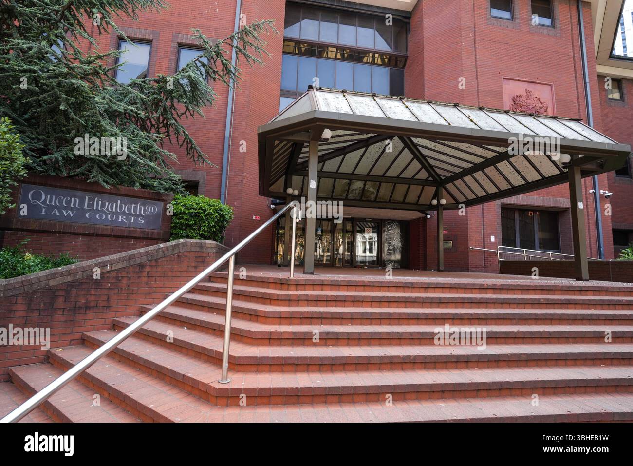 Newton Street, Birmingham, 8 giugno 2025. Vista generale della Corte Corona di Birmingham, conosciuta anche come Corte della Regina Elisabetta II, Birmingham. Crediti: British News and Media/Alamy Live News Foto Stock