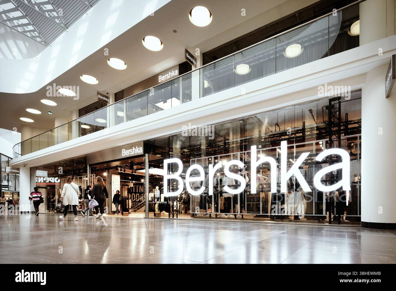 Breda, Paesi Bassi settembre 26 2023: Negozio della catena di moda spagnola Bershka nella galleria commerciale De Barones di Breda Foto Stock