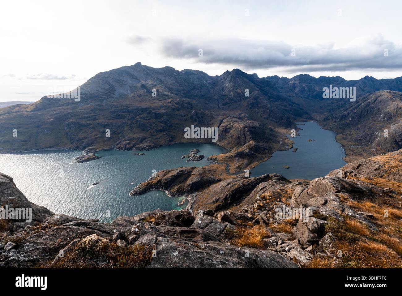 Aspro paesaggio sopra Loch Coruisk sull'Isola di Skye, Scozia Foto Stock