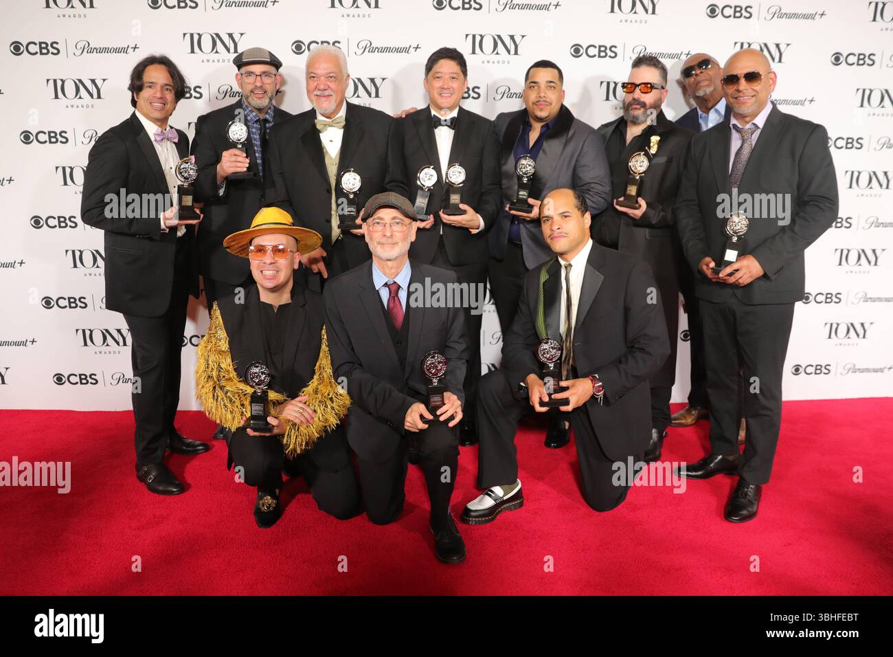 NEW YORK, NEW YORK - 08 GIUGNO: I vincitori posano con i loro Tony Awards durante un'operazione fotografica nel backstage al 78° Tony Awards annuale alla radio City Music Hall l'8 giugno 2025 a New York City. Gli onorari della stagione 2024-2025 di Broadway si sono riuniti per celebrare i loro risultati dopo una notte di spettacoli straordinari, discorsi emotivi e vittorie storiche. (Foto: Giada Papini Rampelotto/EuropaNewswire). Foto Stock