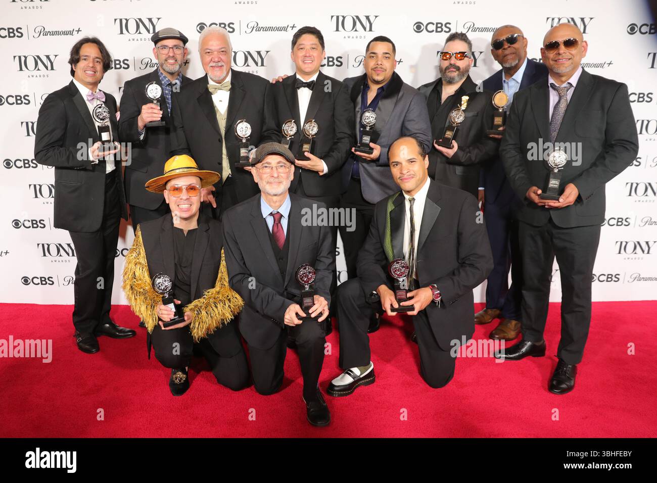 NEW YORK, NEW YORK - 08 GIUGNO: I vincitori posano con i loro Tony Awards durante un'operazione fotografica nel backstage al 78° Tony Awards annuale alla radio City Music Hall l'8 giugno 2025 a New York City. Gli onorari della stagione 2024-2025 di Broadway si sono riuniti per celebrare i loro risultati dopo una notte di spettacoli straordinari, discorsi emotivi e vittorie storiche. (Foto: Giada Papini Rampelotto/EuropaNewswire). Foto Stock