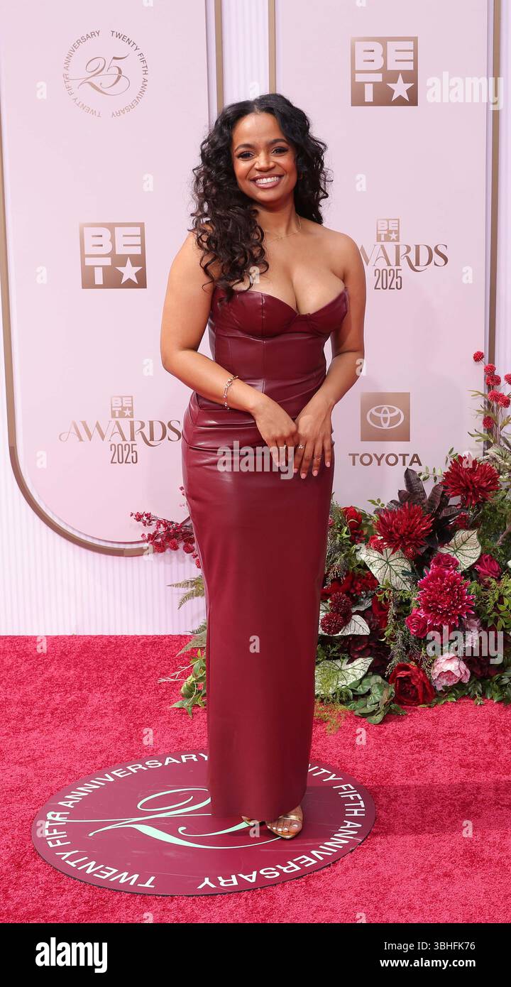 Los Angeles, Stati Uniti. 9 giugno 2025. Kyla Pratt arriva sul tappeto rosso per la 25esima trasmissione annuale in diretta dei BET Awards al Peacock Theater di Los Angeles lunedì 9 giugno 2025. Il BET Awards premia gli animatori neri e altre persone di colore nella musica, nei film, nello sport e nella filantropia. Foto di Greg Grudt/UPI credito: UPI/Alamy Live News Foto Stock
