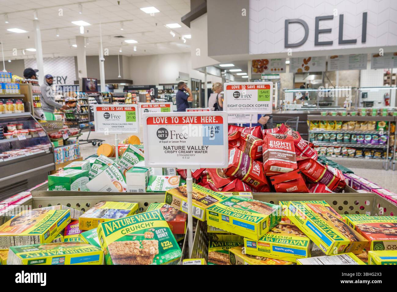 West Palm Beach Lake Park Florida, supermercato Publix, interno, sezione gastronomia, cartelli per la vendita Acquista 1 e 1 in omaggio, promozione Foto Stock