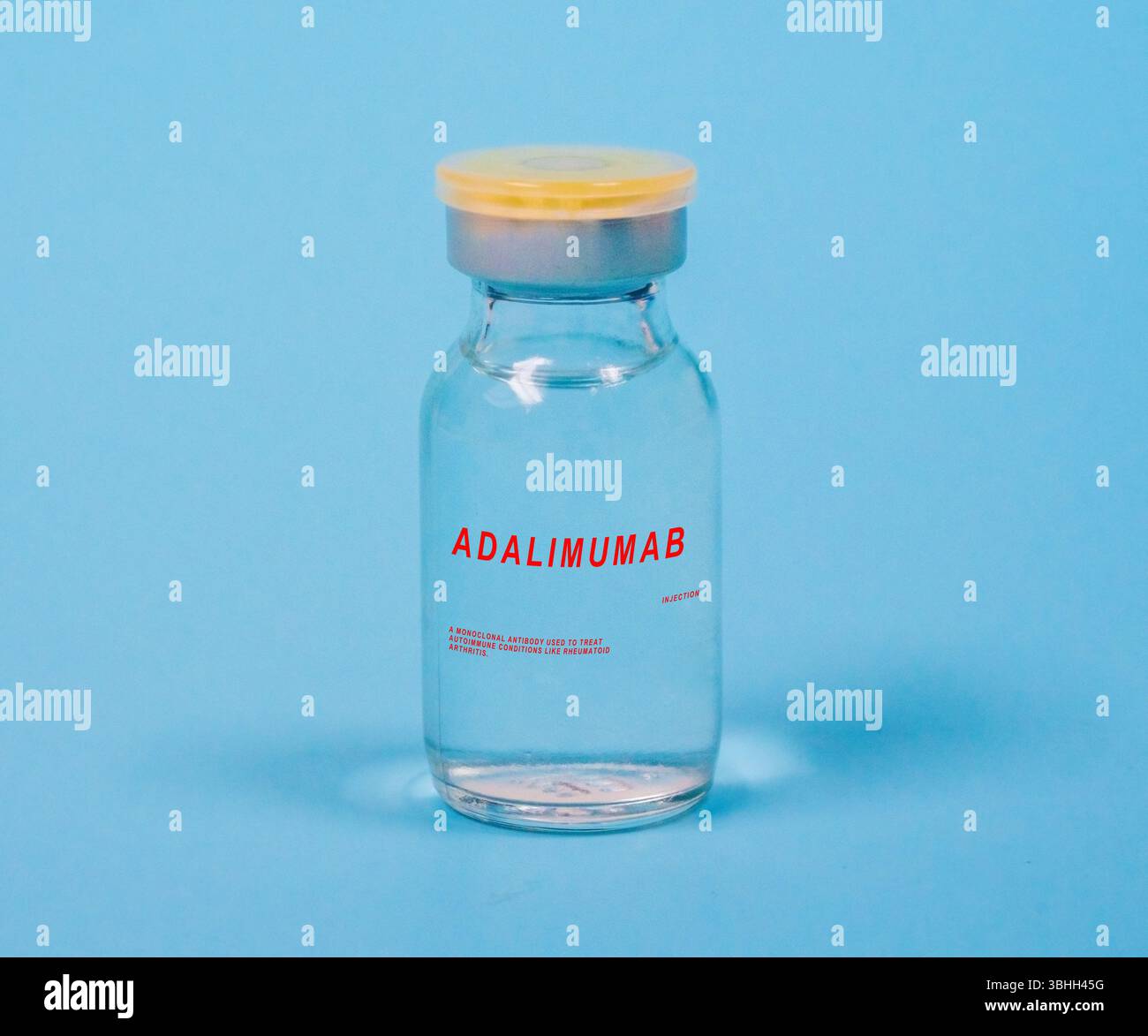 Un anticorpo monoclonale usato per trattare le condizioni autoimmuni come l'artrite reumatoide. iniezione Foto Stock