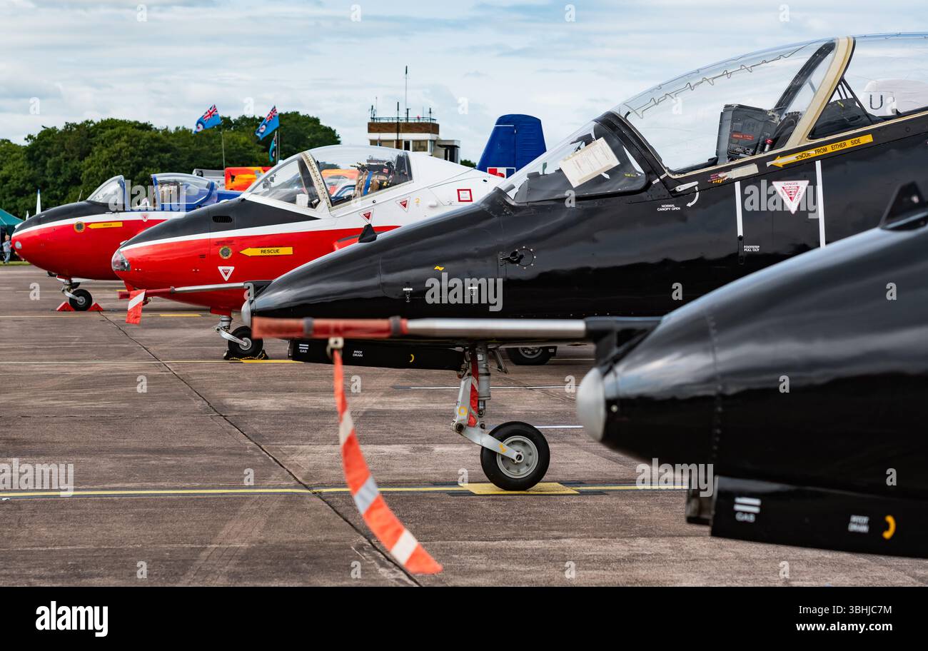 2 Jet Provost e 2 addestratori a getto BAE Hawk T1 visti in esposizione statica al RAF Cosford Airshow del 2025. Credit JTW Aviation Images / Alamy. Foto Stock