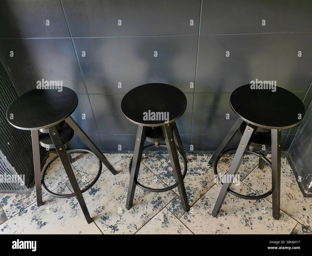 Trio Inside Bar sedie in Reflection. Foto Stock