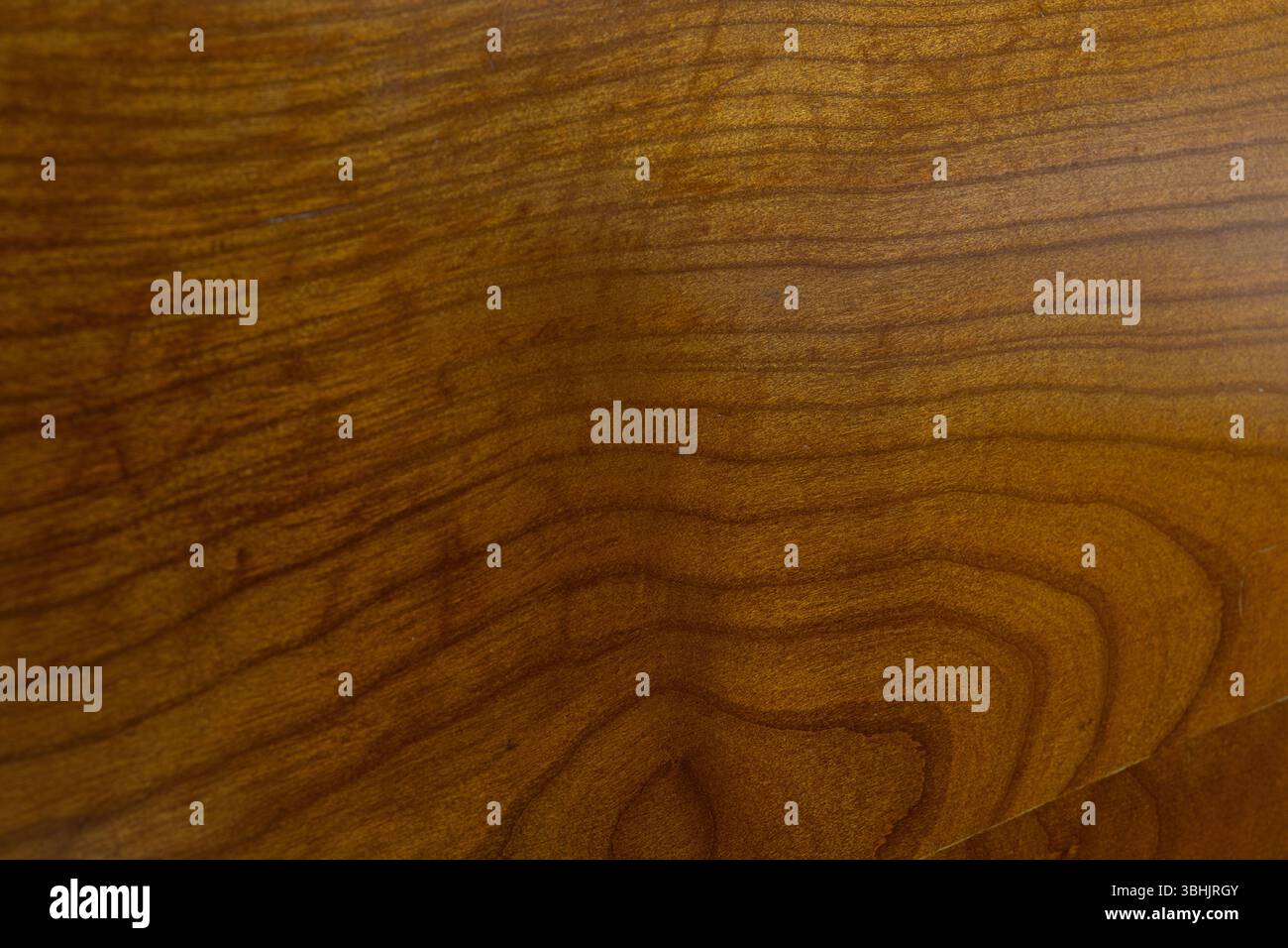 Superficie in legno lucido con struttura espressiva del telaio del letto, fondo in legno marrone, motivo in legno Foto Stock