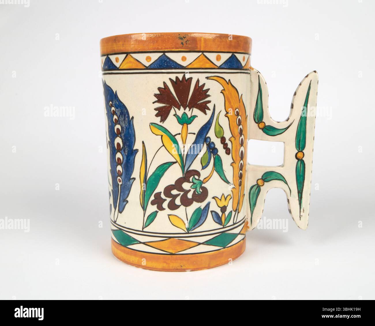 Antico tankard di ceramica islamica di Andrea Galvani degli anni '1900. Come Cantagalli. Foto Stock